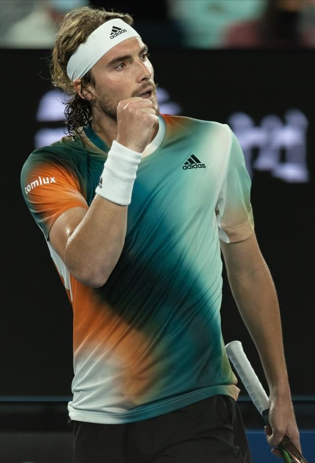 棒球惊险逆转取胜，粉丝狂欢不已