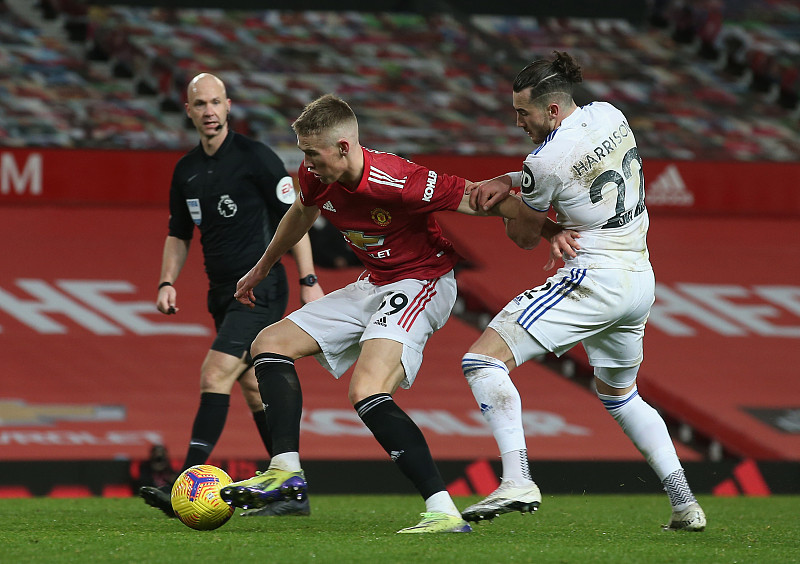 一场经典之战!S赛点燃球迷热情 一场经典之战!S赛点燃球迷热情