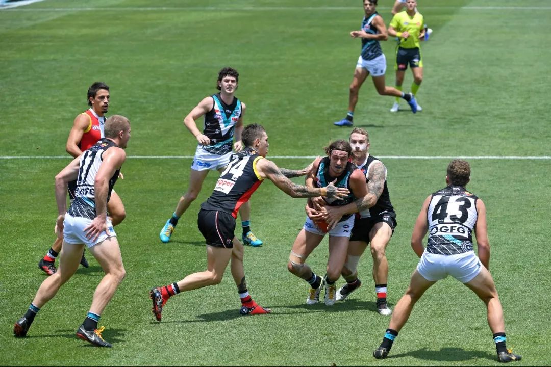 终极对抗!橄榄球战火再次点燃 终极对抗!橄榄球战火再次点燃