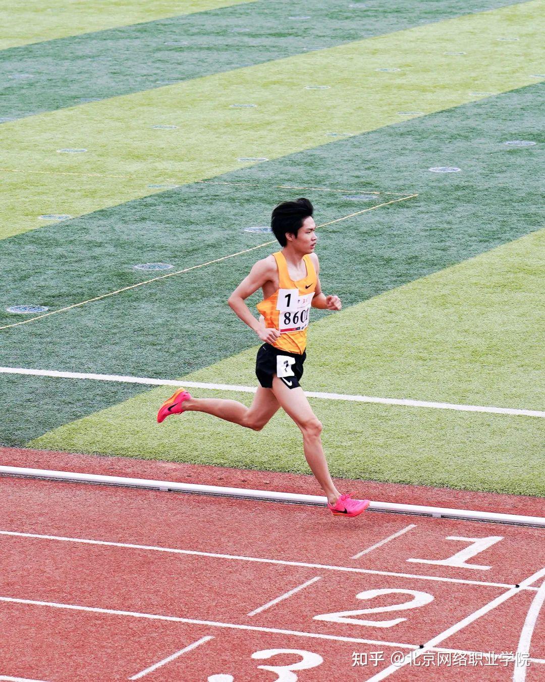 田径球员突破自我，表现堪称完美的简单介绍