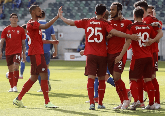 红牛二队绝杀迈凯伦，汉密尔顿状态火热的简单介绍