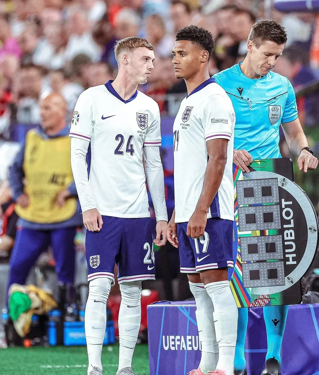 关于英格兰绝杀荷兰，库尔图瓦统治全场的信息