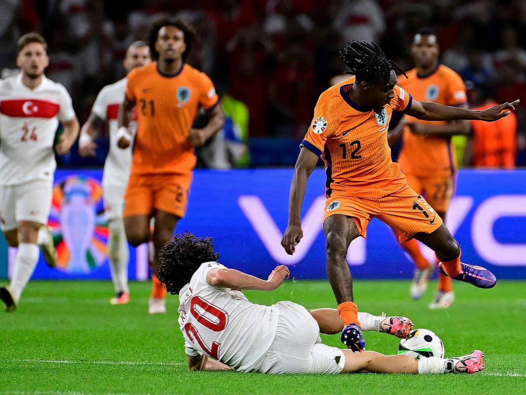 关于英格兰绝杀荷兰，库尔图瓦统治全场的信息