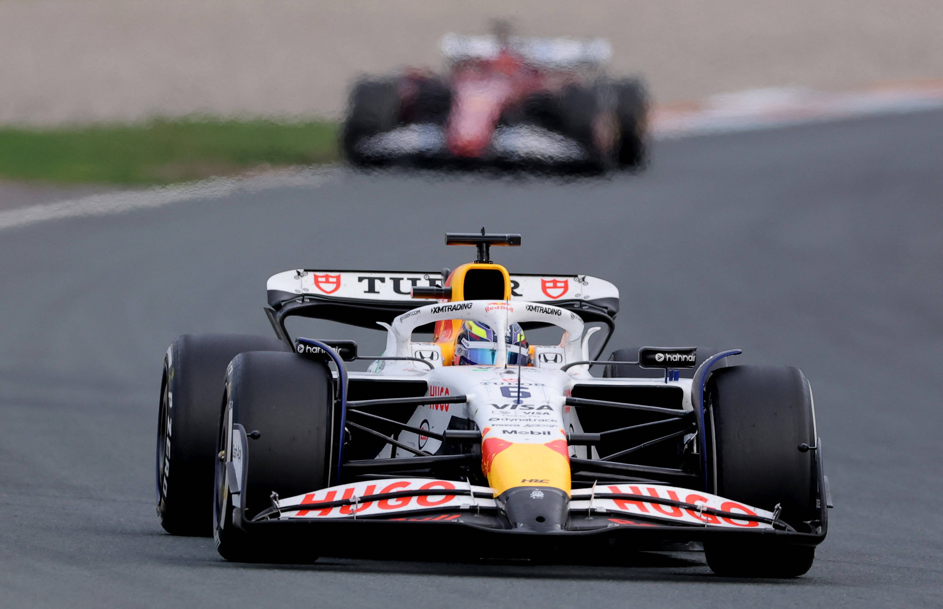 迈凯伦完胜红牛二队,汉密尔顿高光表现 迈凯伦完胜红牛二队,汉密尔顿高光表现