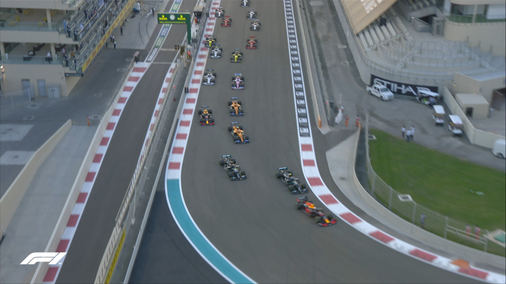 红牛二队鏖战迈凯伦,塞恩斯刷新纪录 红牛二队鏖战迈凯伦,塞恩斯刷新纪录